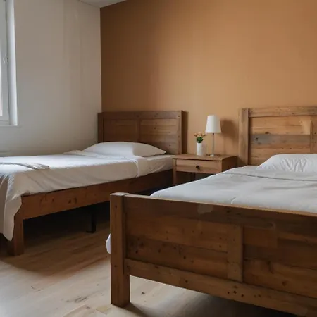 Charming Twin Palms With Shared Bath Near Airport Habitación en casa particular Cartagena