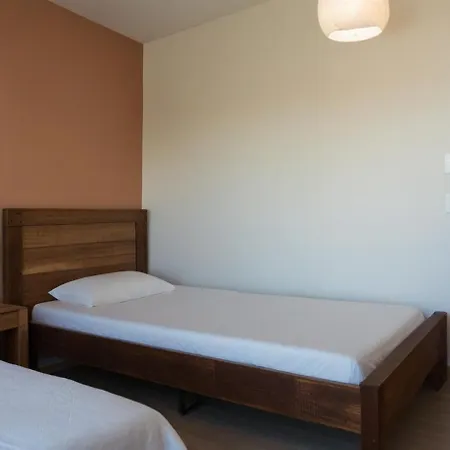 Charming Twin Palms With Shared Bath Near Airport *