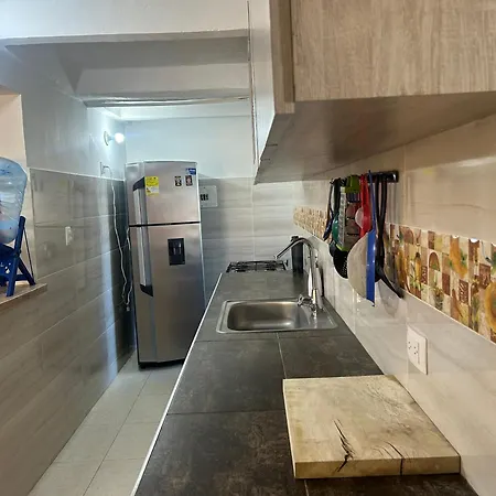 Habitación en casa particular Charming Twin Palms With Shared Bath Near Airport Cartagena