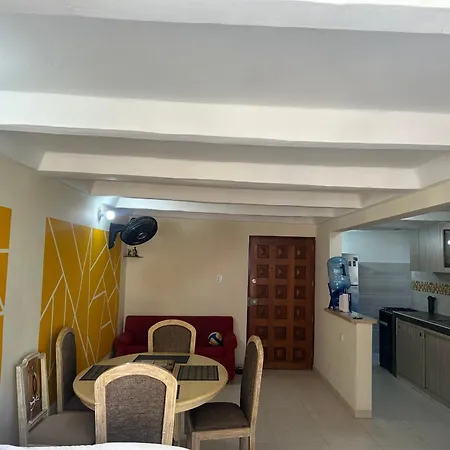 Habitación en casa particular Charming Twin Palms With Shared Bath Near Airport