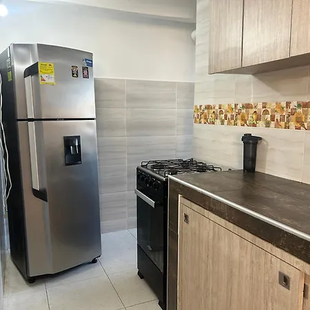 Charming Twin Palms With Shared Bath Near Airport