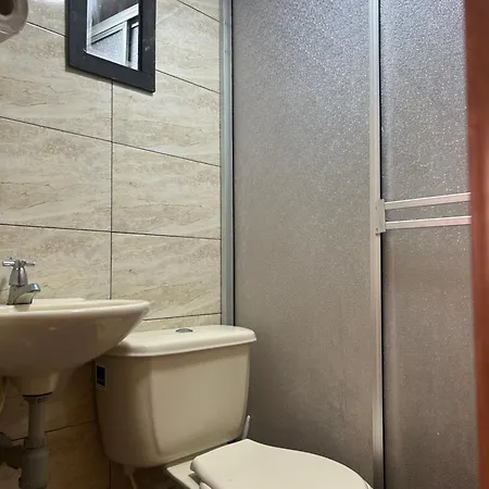 Habitación en casa particular Charming Twin Palms With Shared Bath Near Airport