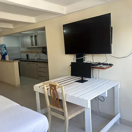 Charming Twin Palms With Shared Bath Near Airport Cartagena